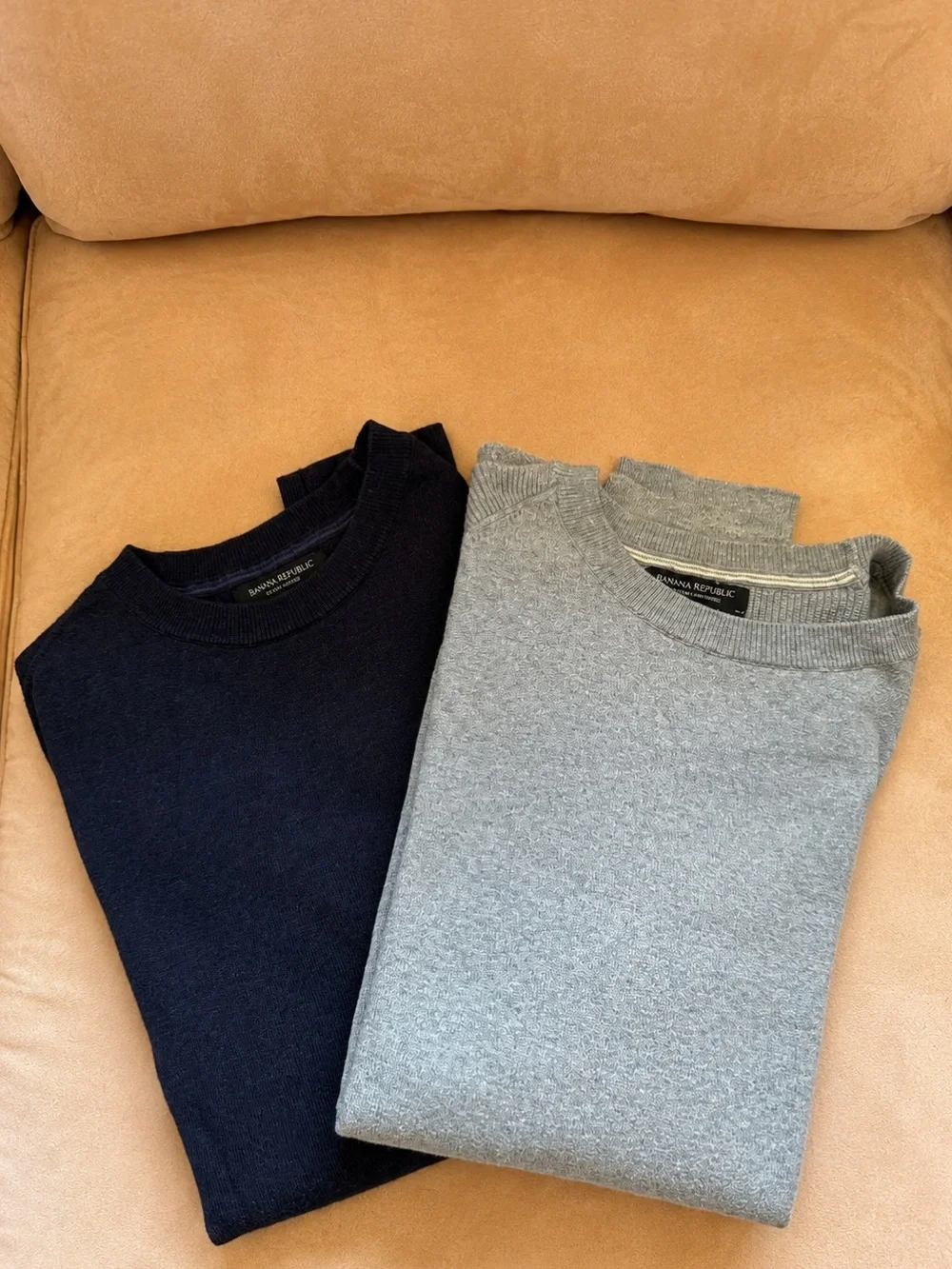 *2/$38*.BANANA REPUBLIC. GREY/NAVY. Cashmere/Cotton Blend Men's sweaters Size M‎